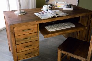 escritorio de madera maciza