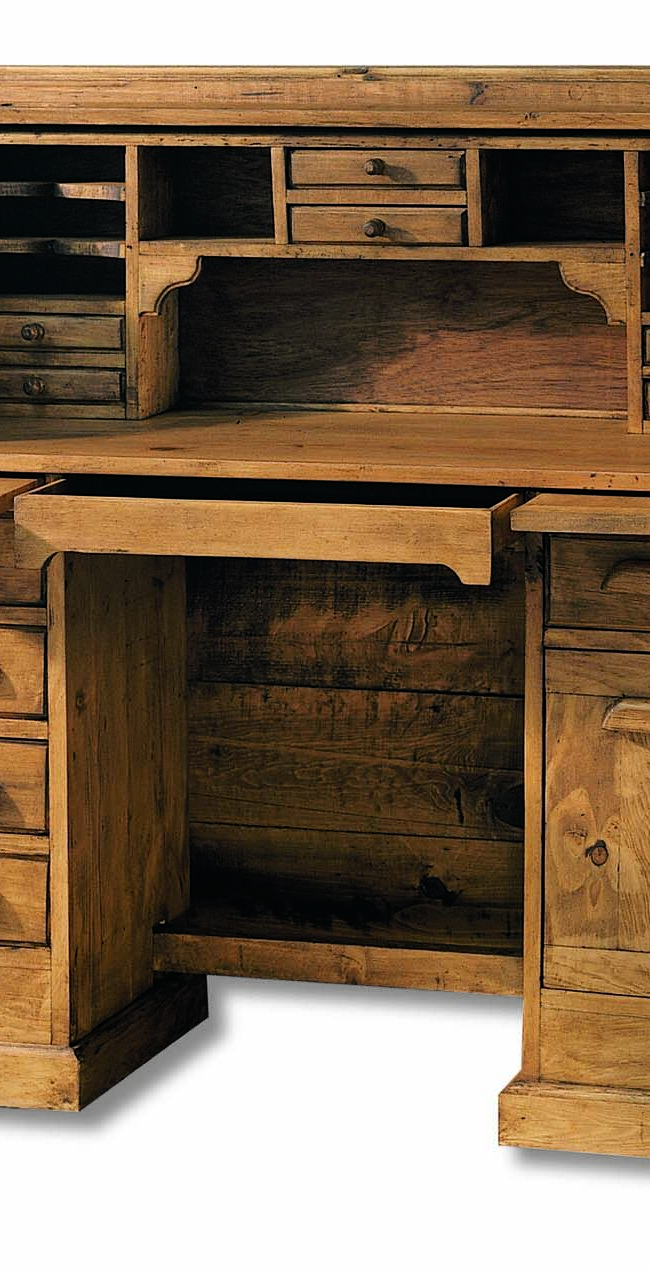 escritorio de madera con corredera